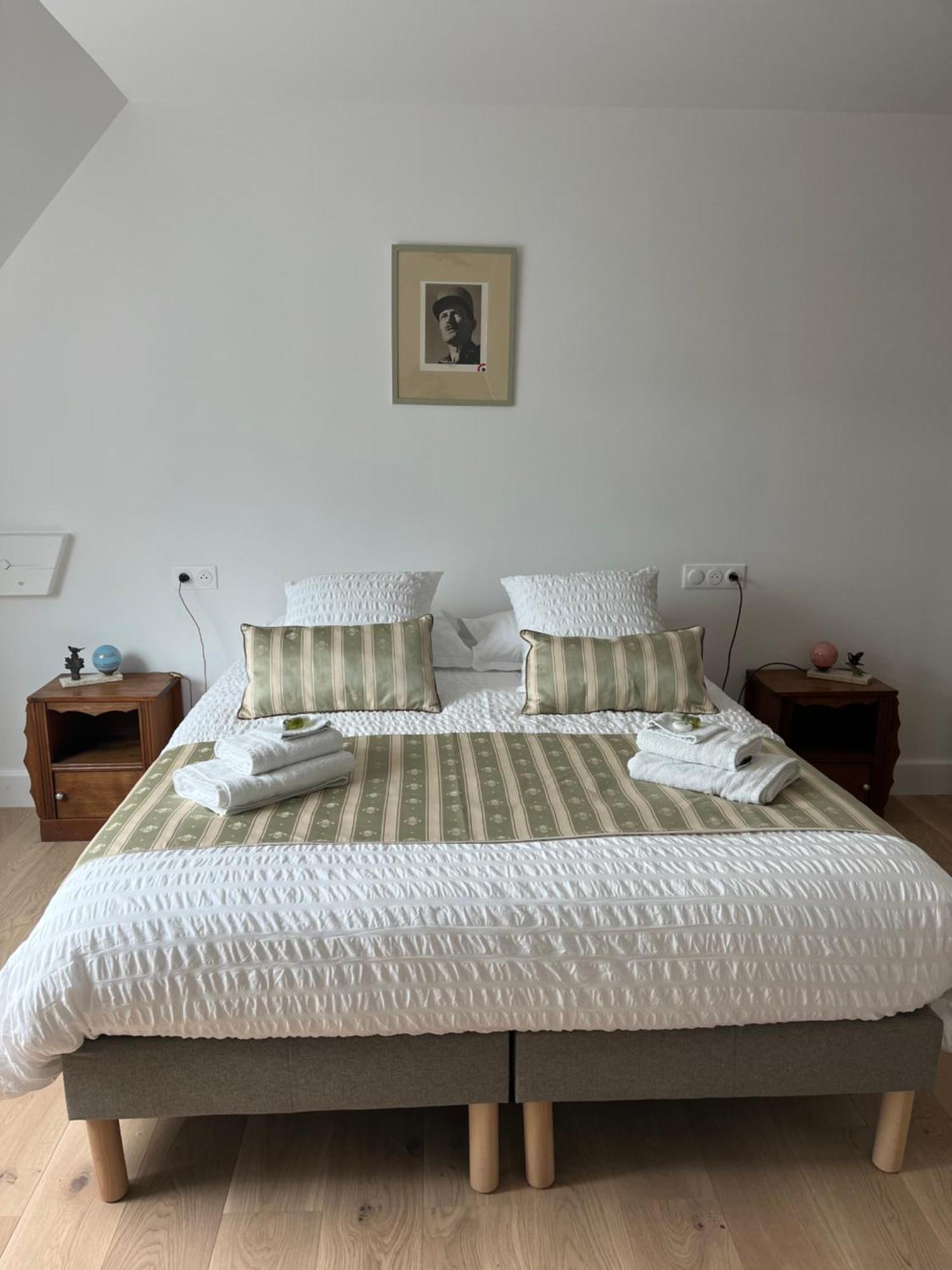 Chambre D'Hotes Le Domaine De La Vallee Saint-Martin-de-Varreville Ngoại thất bức ảnh